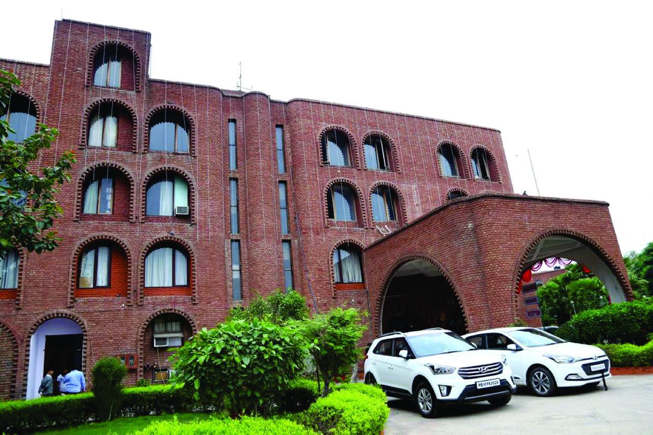 Magsons Resorts Vrindavan Kosi Exterior foto