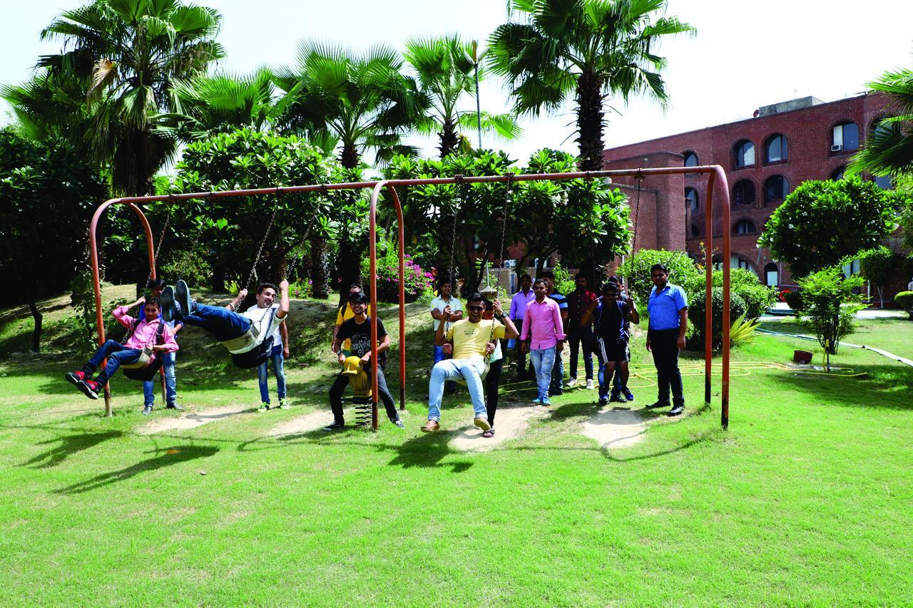 Magsons Resorts Vrindavan Kosi Exterior foto